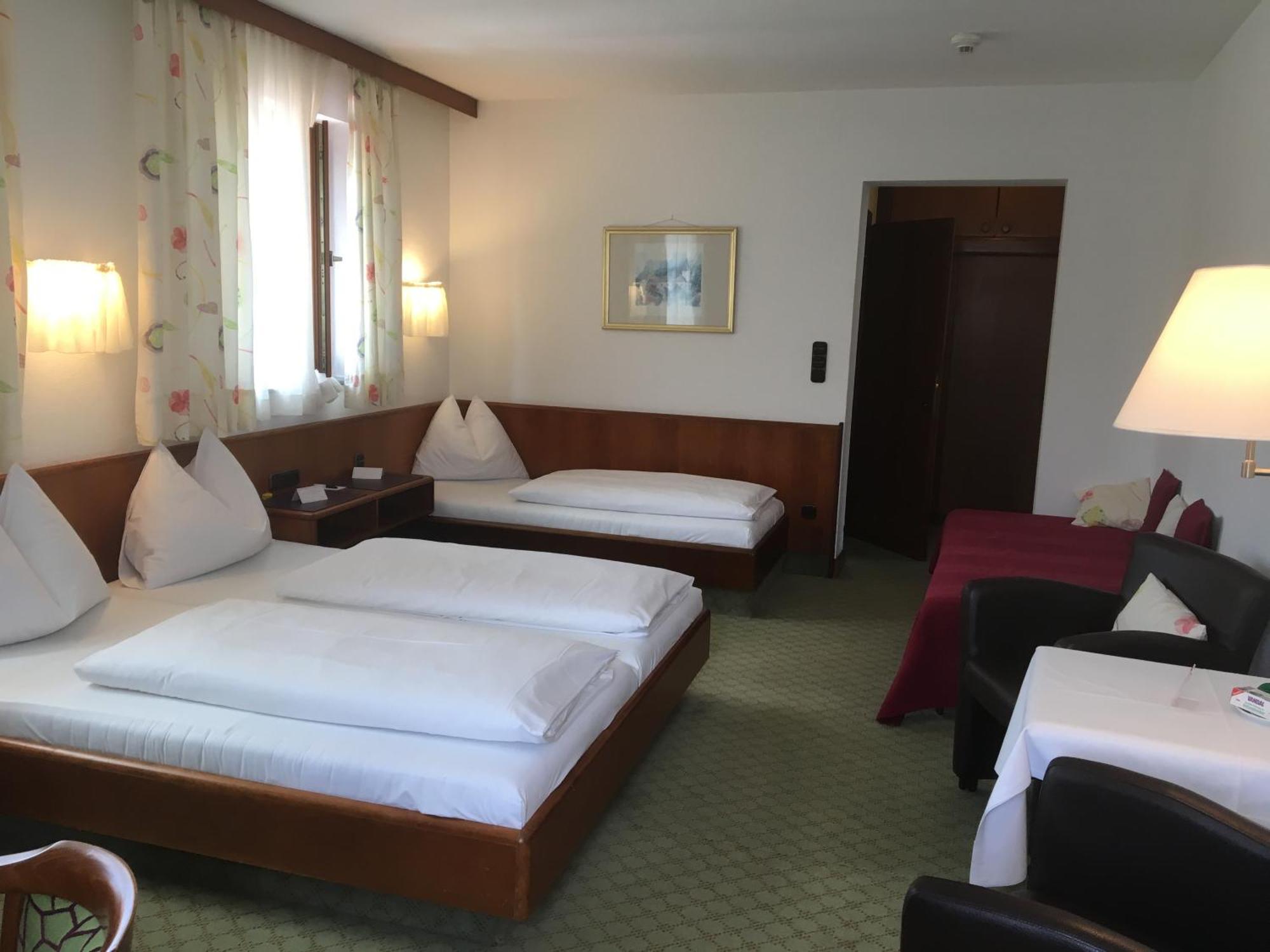 Hotel Zillners Einkehr *** Altheim Bagian luar foto